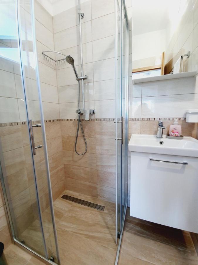 Apartmani Starigrad Paklenica - Danijel Extérieur photo