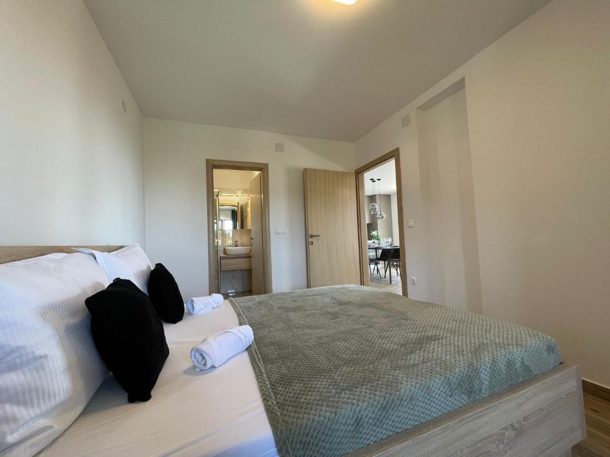 Apartmani Starigrad Paklenica - Danijel Extérieur photo