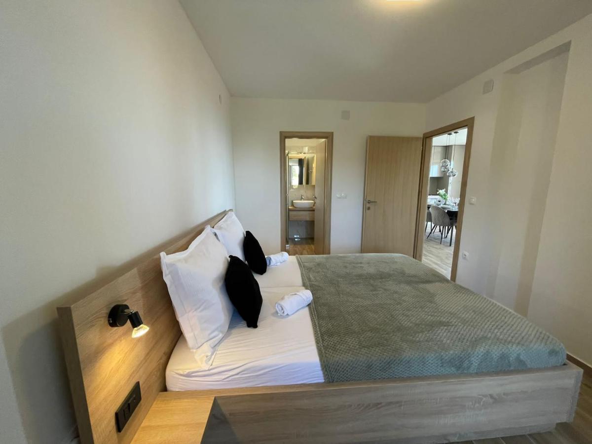 Apartmani Starigrad Paklenica - Danijel Extérieur photo
